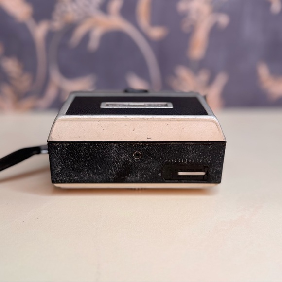 Vintage Estate 1960's Kodak Instamatic 104 Camera with Wrist Strap UNTESTED - Picture 7 of 13